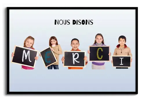 Collage photo nous disons merci avec enfants ardoise et craie